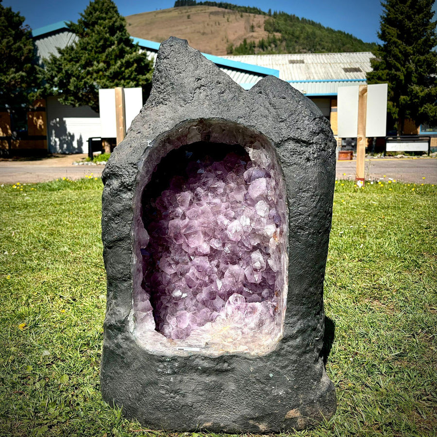 Crystal Caves & Geodes